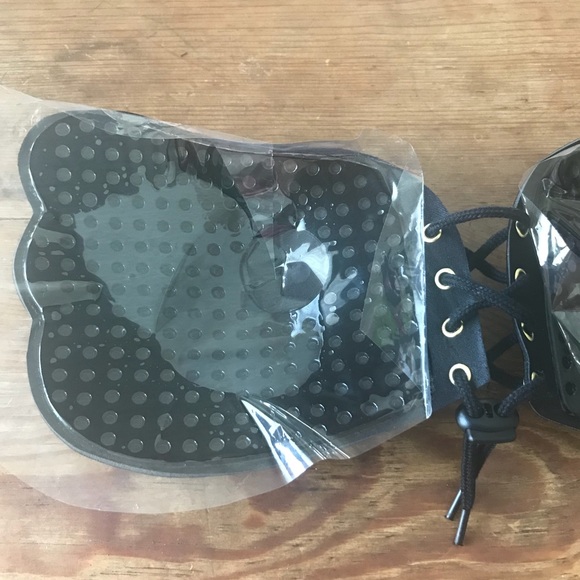 Strapless backless adhesive bra - Picture 4 of 7